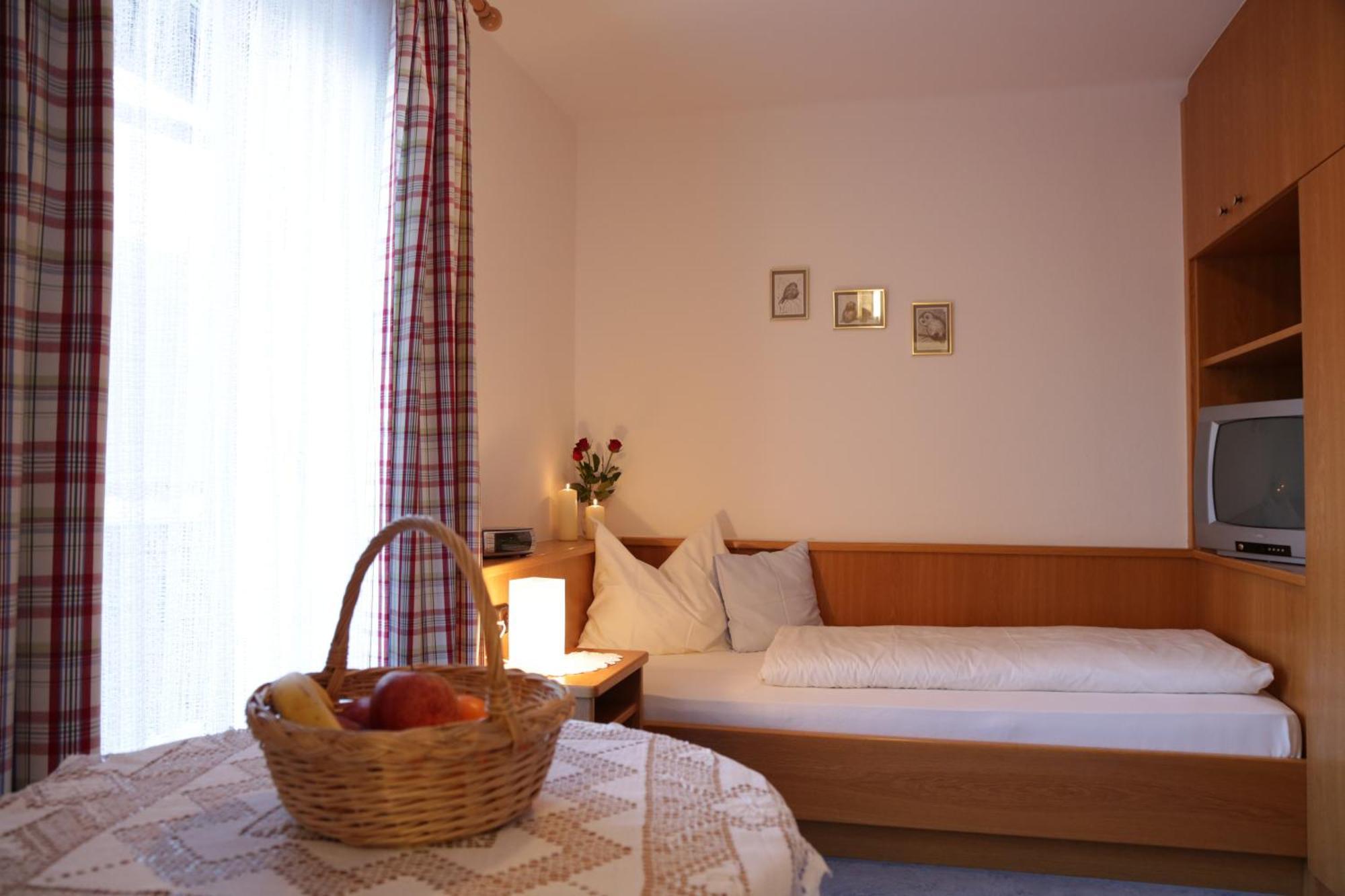 Gaestehaus Luise Waidring Room photo